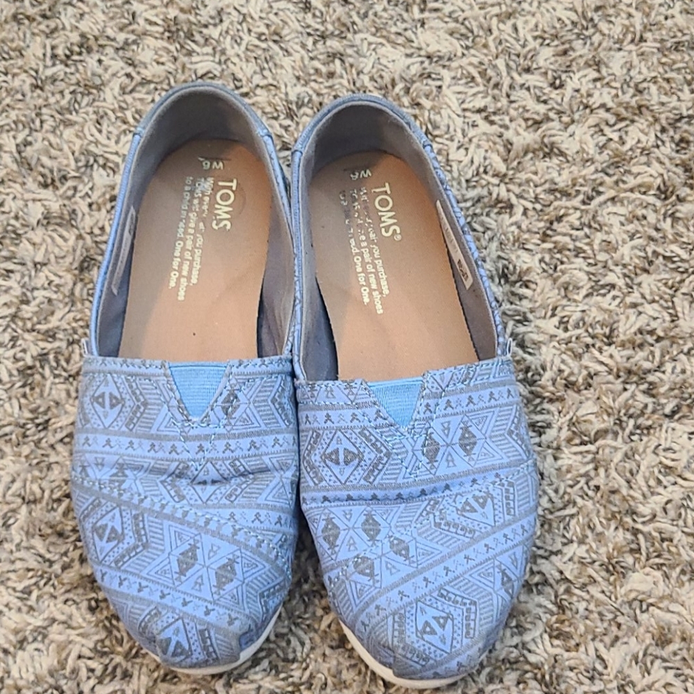 Blue toms